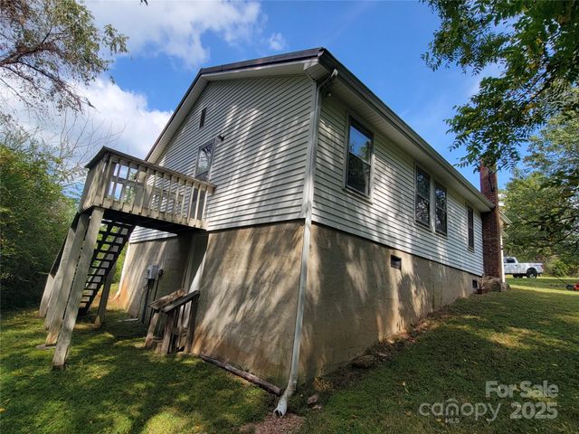 1004 Pine Mountain Road, Hudson, NC 28638