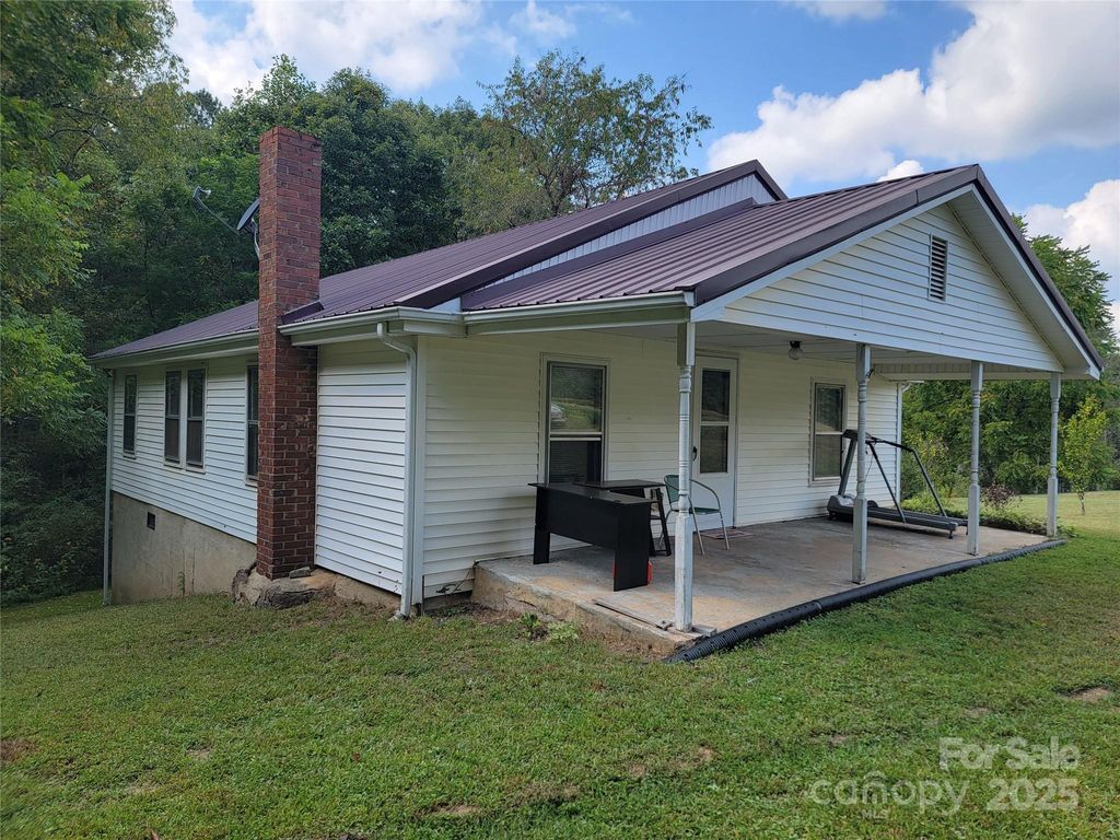 1004 Pine Mountain Road, Hudson, NC 28638