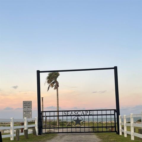 4518 N Heron Drive, Seabrook, TX 77586