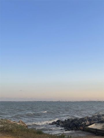 4518 N Heron Drive, Seabrook, TX 77586