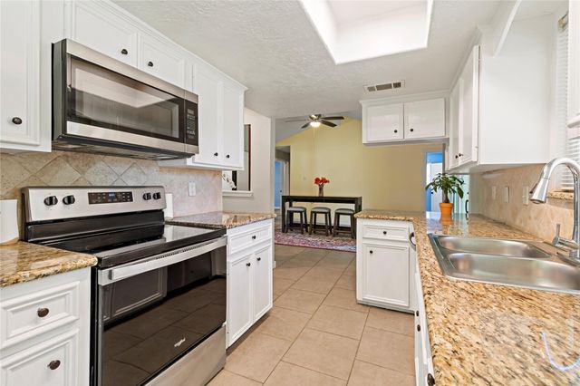 4518 N Heron Drive, Seabrook, TX 77586