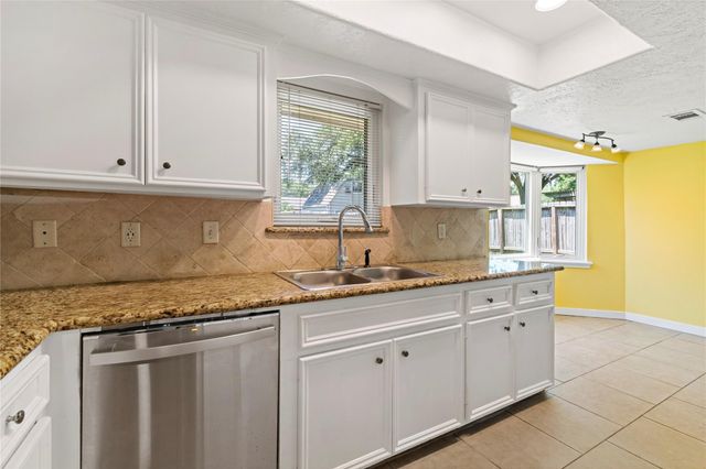 4518 N Heron Drive, Seabrook, TX 77586