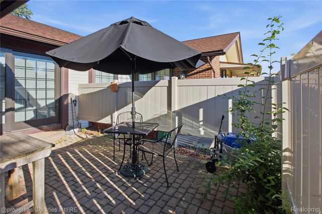 40556 Newport Drive, Plymouth Charter Township, MI 48170