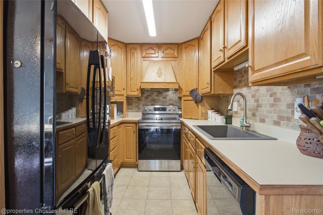 40556 Newport Drive, Plymouth Charter Township, MI 48170