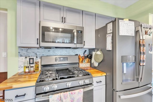 1 Sanders Ct, West Milford Twp., NJ 07480