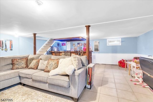 1 Sanders Ct, West Milford Twp., NJ 07480