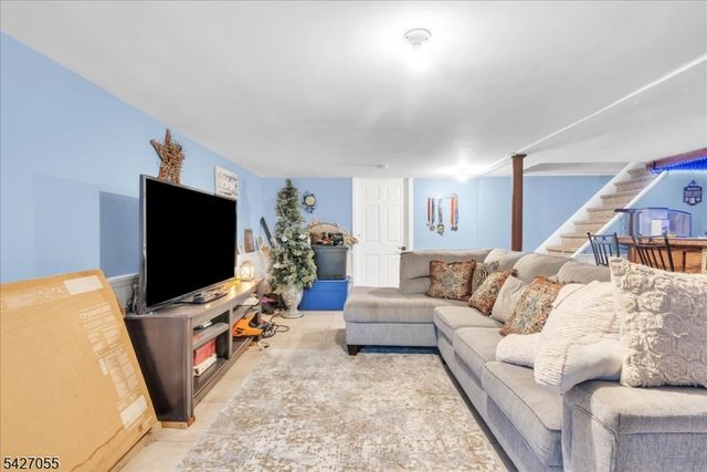 1 Sanders Ct, West Milford Twp., NJ 07480