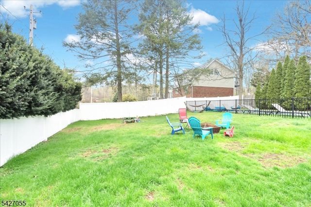 1 Sanders Ct, West Milford Twp., NJ 07480