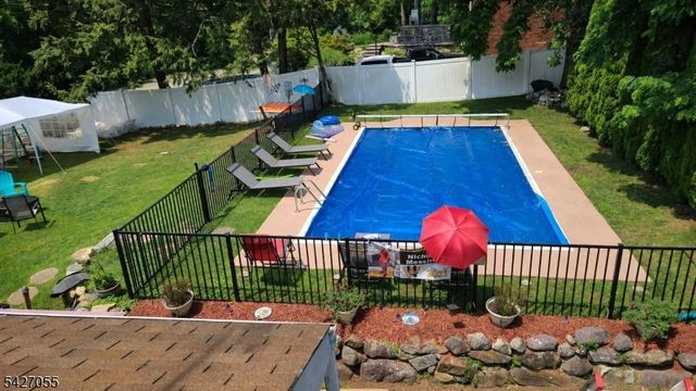 1 Sanders Ct, West Milford Twp., NJ 07480