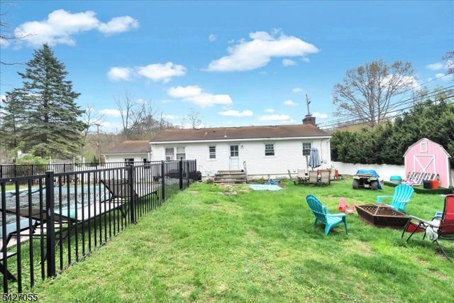 1 Sanders Ct, West Milford Twp., NJ 07480