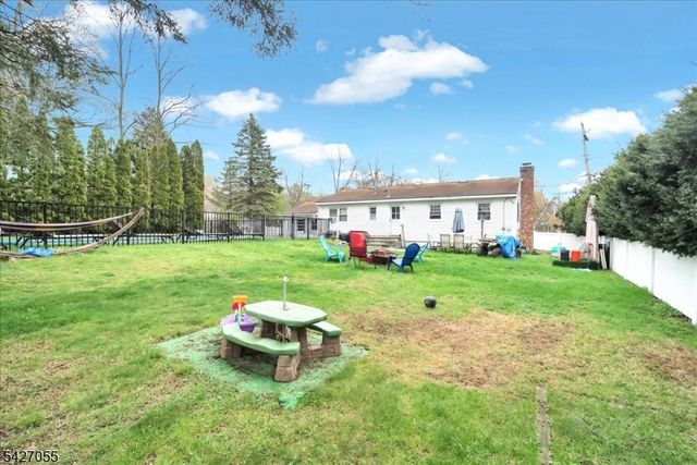 1 Sanders Ct, West Milford Twp., NJ 07480