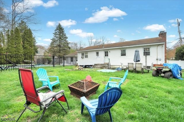 1 Sanders Ct, West Milford Twp., NJ 07480