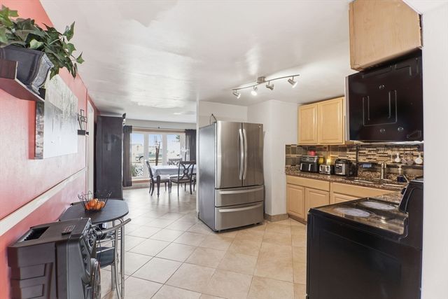 39 Groton St, Springfield, MA 01129