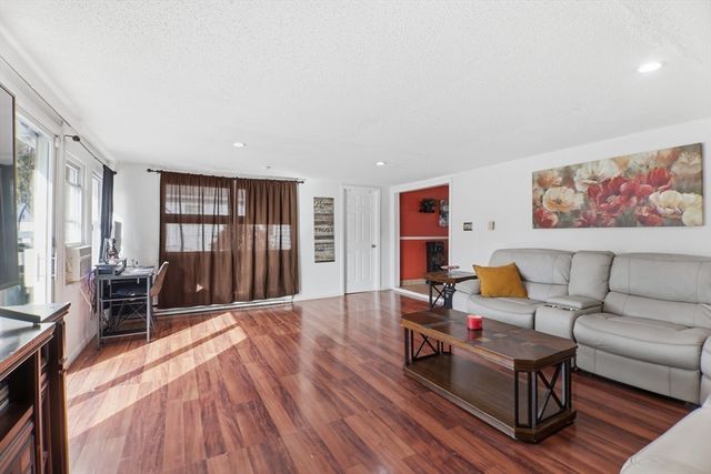 39 Groton St, Springfield, MA 01129