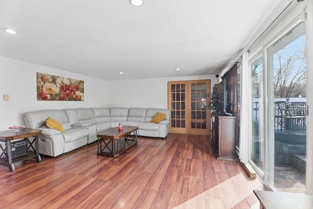 39 Groton St, Springfield, MA 01129