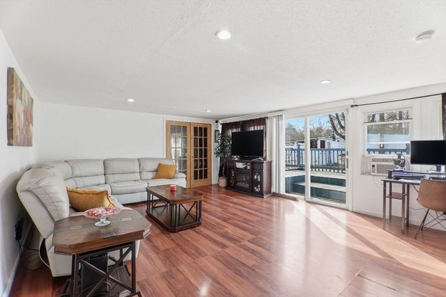 39 Groton St, Springfield, MA 01129