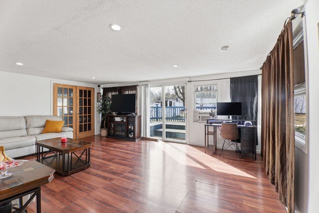 39 Groton St, Springfield, MA 01129