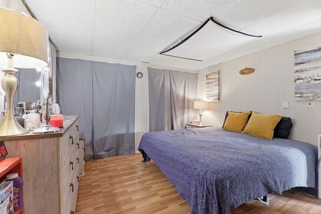 39 Groton St, Springfield, MA 01129