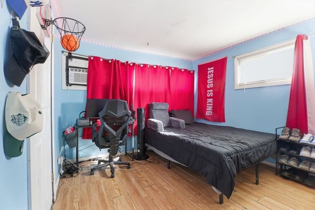 39 Groton St, Springfield, MA 01129