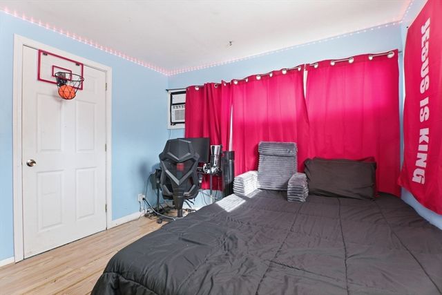 39 Groton St, Springfield, MA 01129