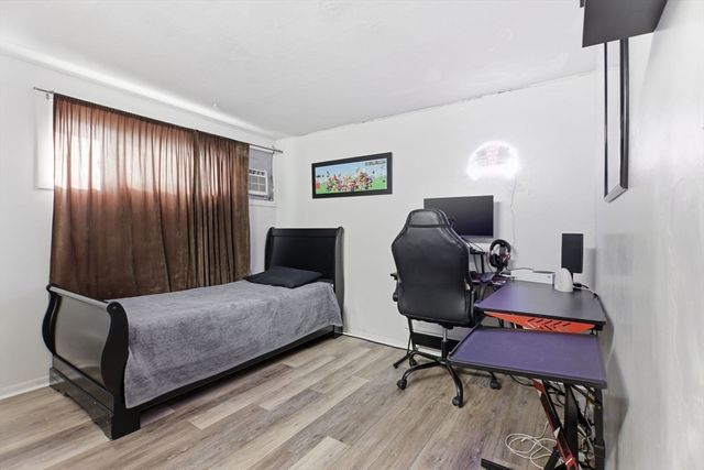 39 Groton St, Springfield, MA 01129