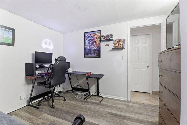 39 Groton St, Springfield, MA 01129