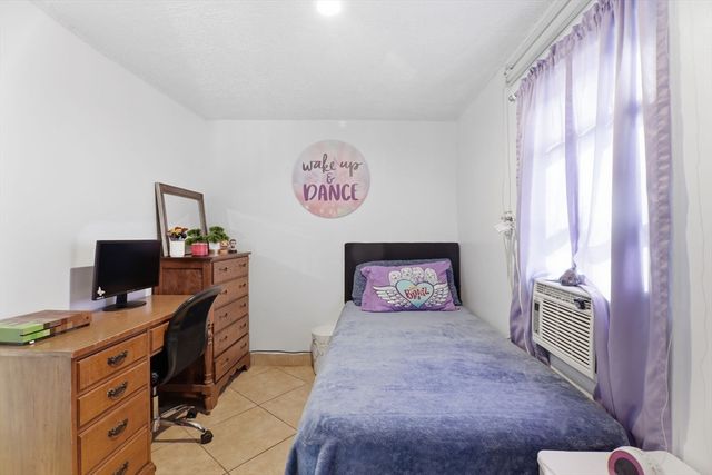 39 Groton St, Springfield, MA 01129