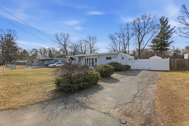 39 Groton St, Springfield, MA 01129