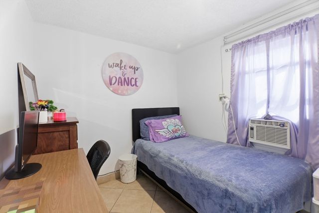 39 Groton St, Springfield, MA 01129