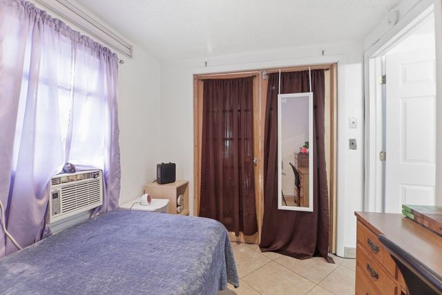 39 Groton St, Springfield, MA 01129