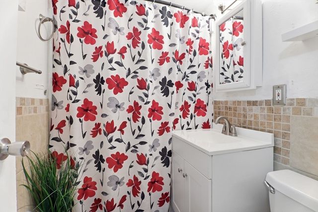 39 Groton St, Springfield, MA 01129