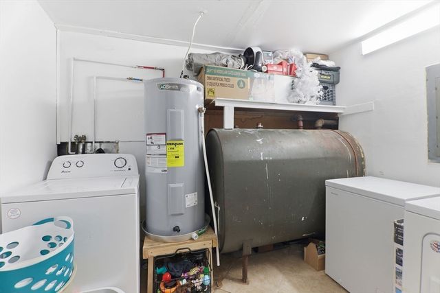 39 Groton St, Springfield, MA 01129