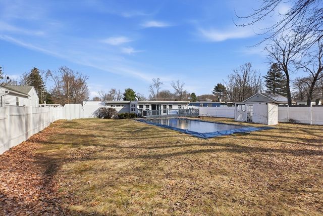 39 Groton St, Springfield, MA 01129