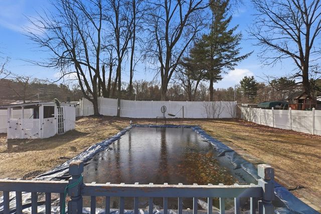 39 Groton St, Springfield, MA 01129