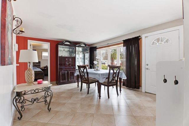 39 Groton St, Springfield, MA 01129