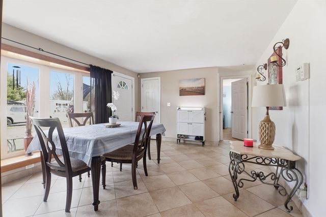 39 Groton St, Springfield, MA 01129