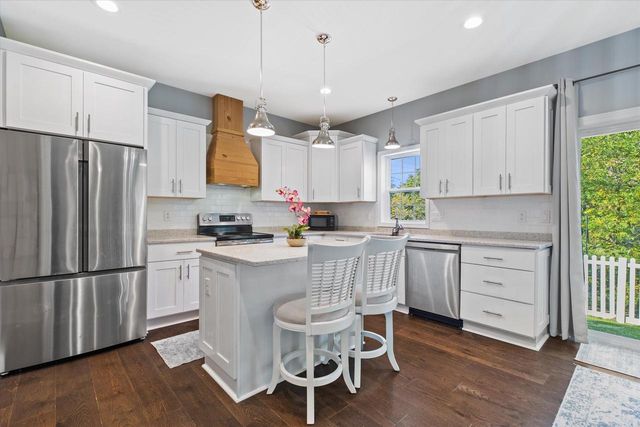 7853 S Ridgewood DRIVE, Franklin, WI 53132