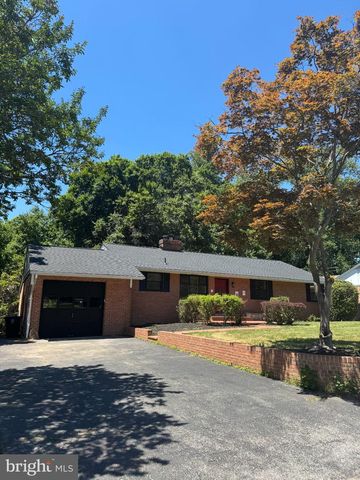 5911 LAMBERT DR, Temple Hills, MD 20748