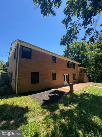 5911 LAMBERT DR, Temple Hills, MD 20748