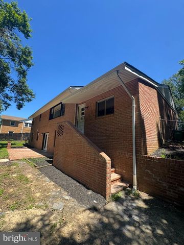 5911 LAMBERT DR, Temple Hills, MD 20748