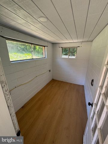 5911 LAMBERT DR, Temple Hills, MD 20748