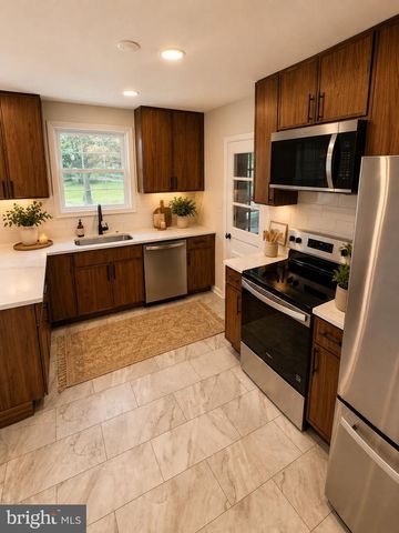 5911 LAMBERT DR, Temple Hills, MD 20748