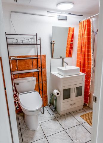 300 E Chestnut 300Q, Santa Ana, CA 92701