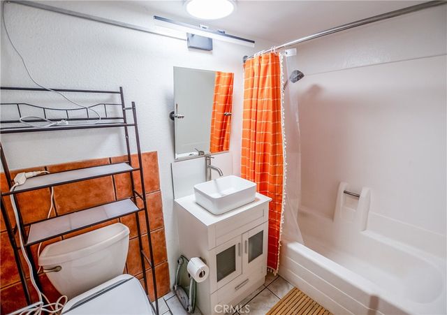 300 E Chestnut 300Q, Santa Ana, CA 92701