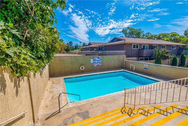 300 E Chestnut 300Q, Santa Ana, CA 92701