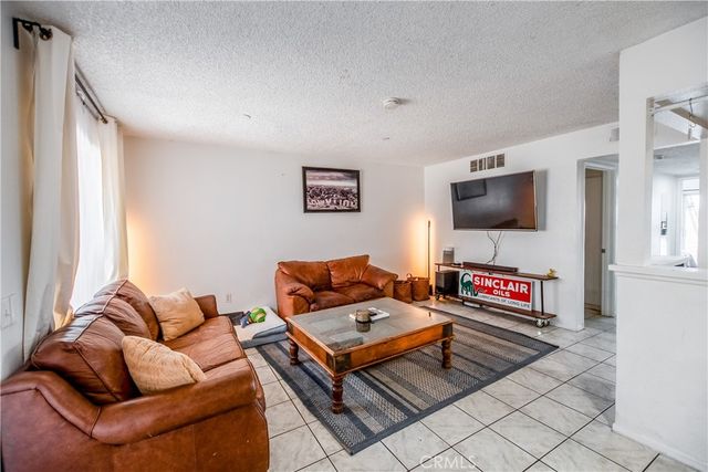 300 E Chestnut 300Q, Santa Ana, CA 92701