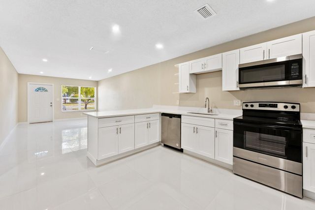 3580 NW 110th Avenue B, Coral Springs, FL 33065