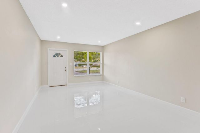 3580 NW 110th Avenue B, Coral Springs, FL 33065