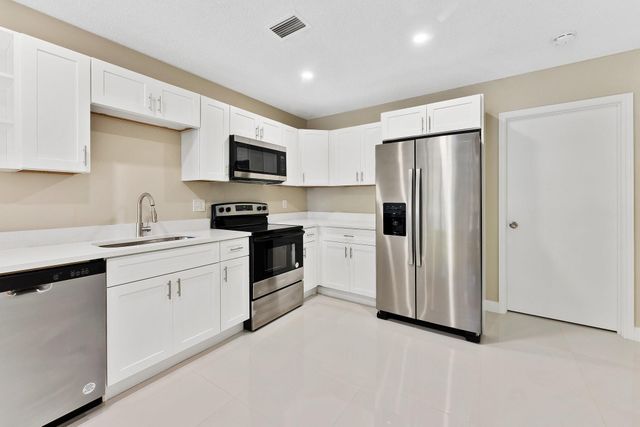 3580 NW 110th Avenue B, Coral Springs, FL 33065