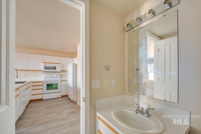 5856 N Cobbler Lane, Boise, ID 83703